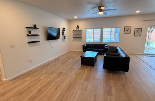 Manteca House | Spacious 5-bedroom house in adorable Manteca with AC