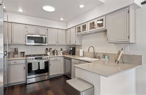 Reno House | Spacious 5-bedroom house steps away from Mt. Rose & Lake Tahoe in charming Reno!