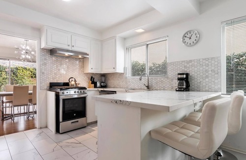 Valley Glen House | Spacious 5bed/3bath home with piano close to Universal studio & Hollywood for 10