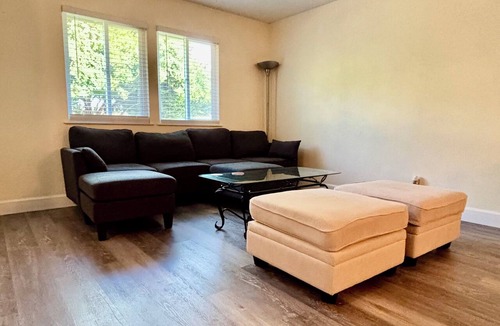 Stockton House | Spacious 5BR Pet-Friendly Retreat on a 14,000 Sq Ft Lot