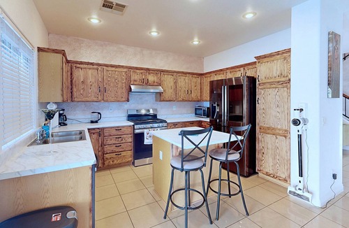 Sovana House | Spacious 6-bedroom house in lovely Las Vegas with Pool, Spa and Billiards
