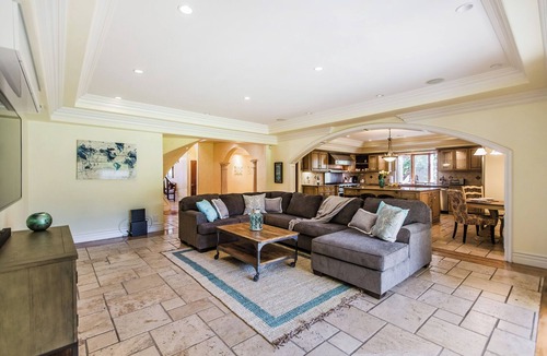 Tarzana Villa | Spacious 6-bedroom villa LAVISH RESORT