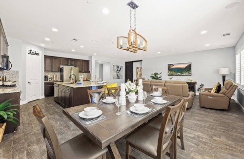 Colton Villa | Spacious 6BD3BA One- Floor villa WiFi Riverside 10Beds 4TVS BBQ