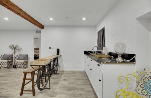 Rancho Oakey House | Spacious 9-bedroom house in Las Vegas 15 min to The Strip!