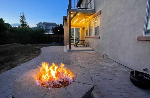 Sparks House | Spacious and Modern 4 bed 2.5 bath home, 3000 sq feet home for Monthly Rental