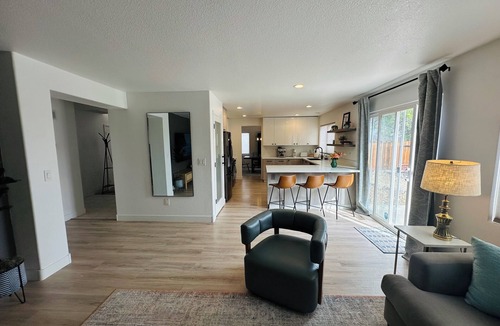 Sparks House | Spacious centrally located family home in Sparks Nv !