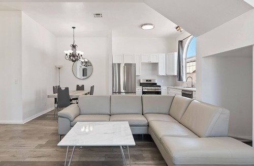 NoHo Arts District Apartment | Spacious charming 4-bedroom 2 bath fancy loft near Universal studio/Hollywood-8