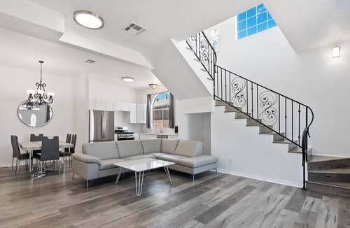 NoHo Arts District Apartment | Spacious charming 4-bedroom 2 bath fancy loft near Universal studio/Hollywood-8