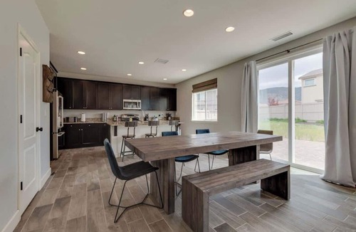 Reno House | Spacious & Comfy ~ 5★ Location ~ ♛Royal Beds ~ 4BR