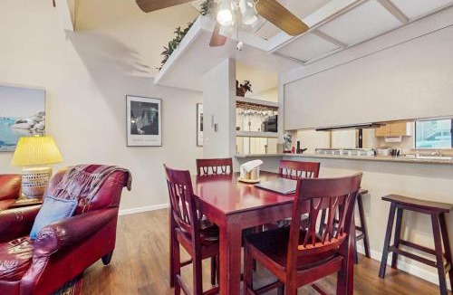 Incline Village House | Spacious Condo with Fireplace Deck Wet Bar Pool Free Shuttle to Ski Resort