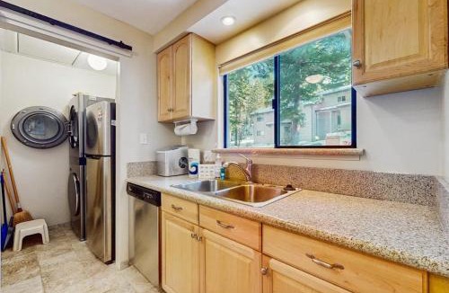 Incline Village House | Spacious Condo with Fireplace Deck Wet Bar Pool Free Shuttle to Ski Resort