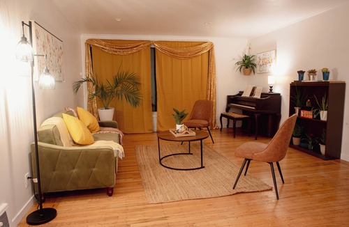 Crocker House | Spacious & Cozy Apartment in enjoyable Daly City with AC, WiFi