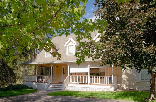 Oakhurst Cottage | Spacious Cozy Family Cottage - Bass Lake - Yosemite