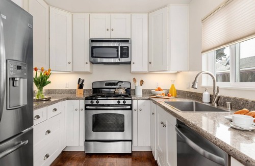 Santa Barbara House | Spacious Duplex Steps Away From East Beach!