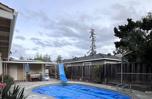 Cambrian Park House | Spacious Family House in San Jose with Swimming Pool