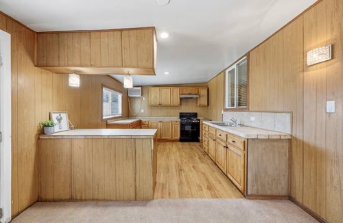 Pumpkin Center House | Spacious Group Stay w/Dual Kitchens