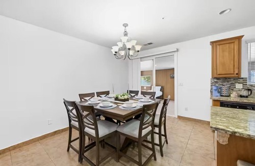 Pumpkin Center House | Spacious Group Stay w/Dual Kitchens