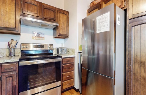 Mammoth Lakes Condo | Spacious Home, Near Trails, Rec Center & Creek Park. Pool On-site