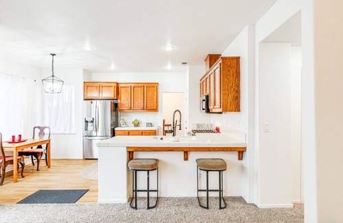 Los Banos House | Spacious Los Banos Home w/Patio - Dogs Welcome!