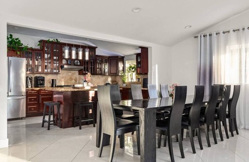 Woodland Hills House | Spacious Luxury 4 bdr, Pool, Hot Tub, Sauna, Patio