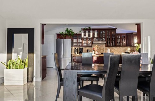 Woodland Hills House | Spacious Luxury 4 bdr, Pool, Hot Tub, Sauna, Patio