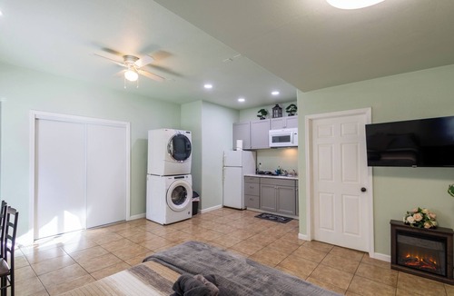 Tulare Apartment | Spacious Modern Studio with a private entrance nearby Sequoia N Park