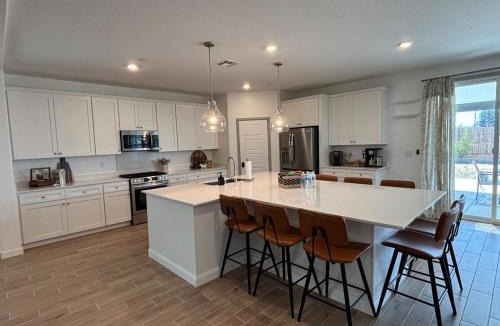 Visalia House | Spacious New 3BR EV Charger 40 min to Sequoia
