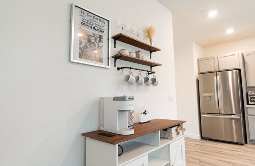 Elk Grove House | Spacious New 4-bedroom Family Friendly House in Elk Grove with WiFi and Parking