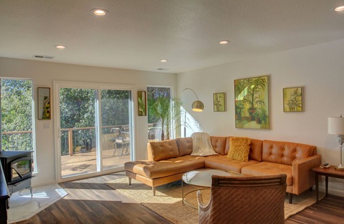 Groveland House | Spacious, newly rebuilt, split-level home with three decks near Yosemite