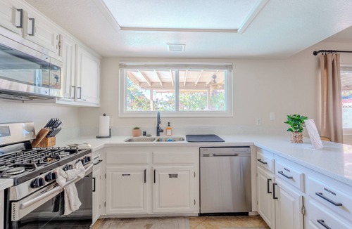 Green Valley North Villa | Spacious Oasis w/Heated Spa l 10min from strip