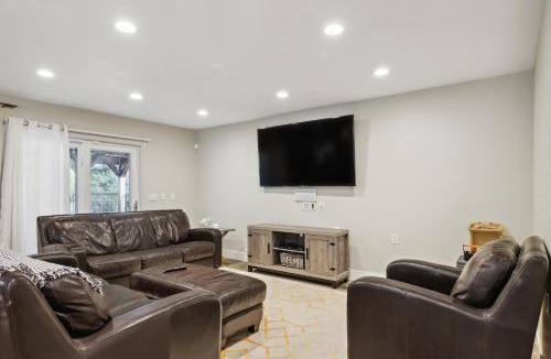 Groveland House | Spacious Pine Mountain Lake Cabin Rental w/Decks