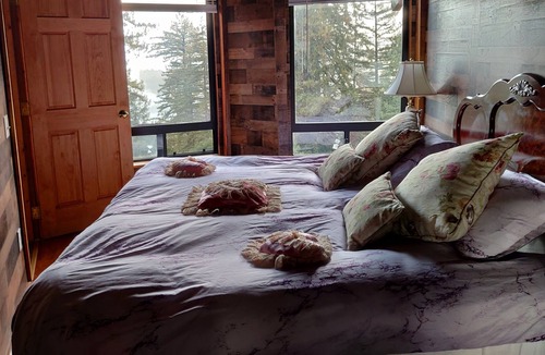 Los Gatos House | Spacious Redwood Forest Retreat Stunning View WiFi
