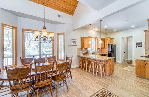 Sierra Cedars Cabin | Spacious Shaver Cabin w/Room for the Whole Family