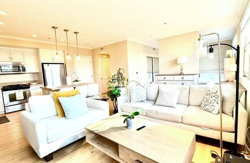 Lake Forest Apartment | Spacious Studio - 2 Beds - Walk to Irvine Spectrum