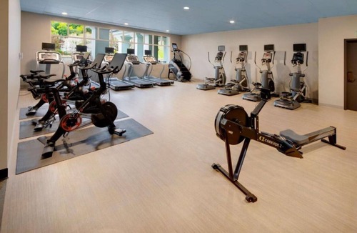 San Rafael House | Spacious suites near Marin County Civic Center !