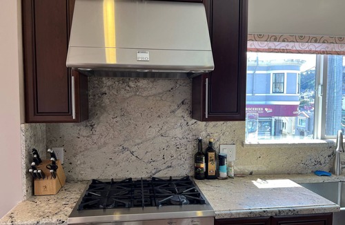 Dolores Heights House | Spacious Sunny Two Bedroom+office Mediterranean Top Floor House