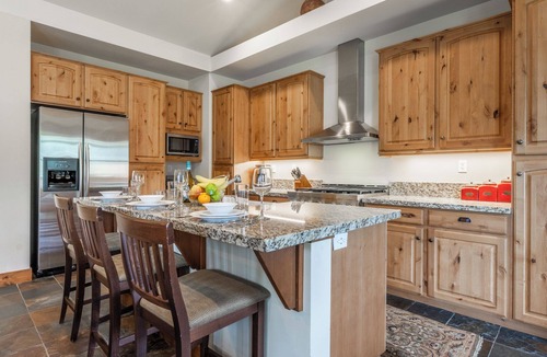 Mammoth Lakes House | Spacious Townhome on Snowcreek Golf Course! Mountain Views!