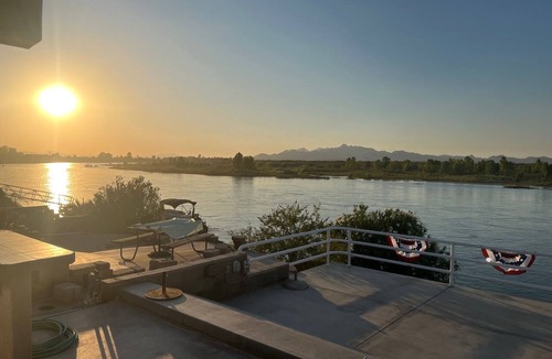 Blythe House | Spacious Waterfront House on The Colorado River with your own Dock and Beach!