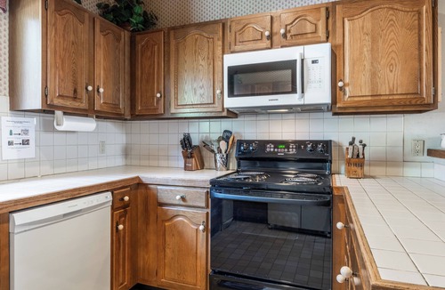 Mammoth Lakes House | Spacious Winterset 26 2 Bedrm Plus Loft 3 Full Bathrm Townhome Sleeps 8 Steps to Free Town Shuttle