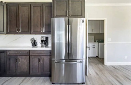 Clovis House | Sparkling Family Home in Clovis -walking distance to restaurants and shopping