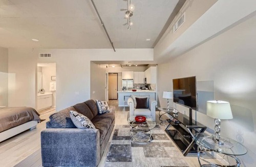 Downtown Las Vegas Condo | Sparkling Juhl byFremont-1 queen 1 sofa bed TONS of Amenities