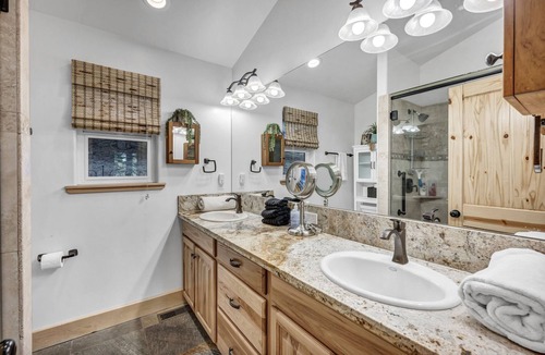 Country Club Estates Cabin | *Specials~ Southern Pines Cabin-Hot Tub/Allow Dogs