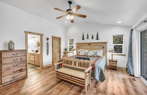 Country Club Estates Cabin | *Specials~ Southern Pines Cabin-Hot Tub/Allow Dogs