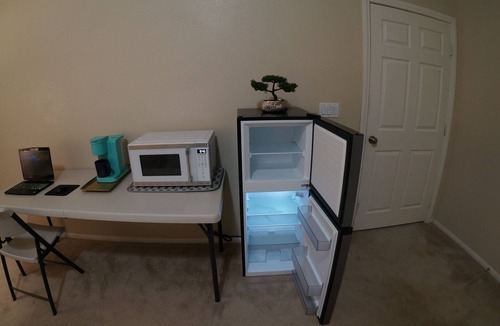 Spring Valley Bed & Breakfast | Spectacular Master Bedroom 15 Minutes to Las Vegas Strip