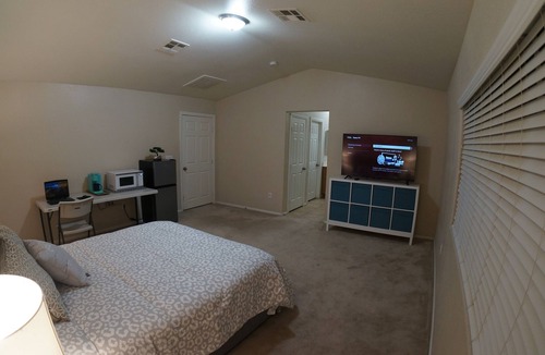 Spring Valley Bed & Breakfast | Spectacular Master Bedroom 15 Minutes to Las Vegas Strip