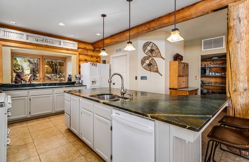 Alta Sierra Cabin | Spectacular West Coast Cabin: Bike, Hike & Ski