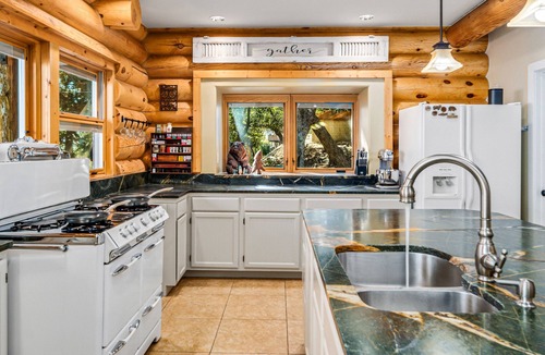 Alta Sierra Cabin | Spectacular West Coast Cabin: Bike, Hike & Ski