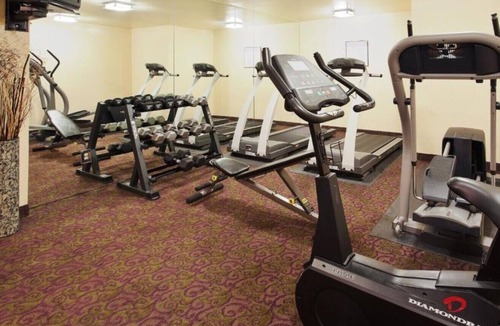 Union City House | Spread out and enjoy the spacious rooms!