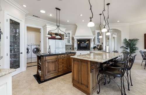 Springville House | Springville's The View Luxury Hilltop Home!
