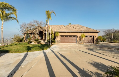 Springville House | Springville's The View Luxury Hilltop Home!